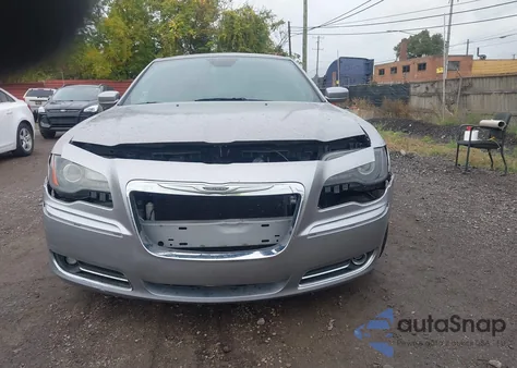 2013 Chrysler 300 300S z USA, uszkodzony, nr VIN 2C3CCABG9DH728135